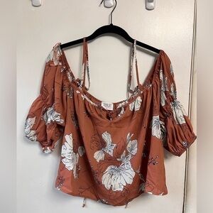 - Sienna Sky Floral top Women’s  Size M